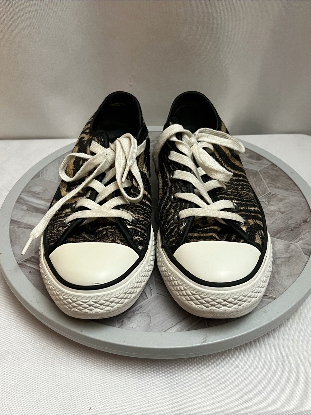 Converse All Star Zebra Sequin Low Top Sneakers Women’s 6 Men’s 4